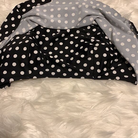 Old Navy two-piece black swimsuit. XXL top and XL bottom - Picture 6 of 8